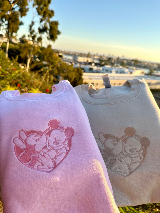 Heart couple adult crewneck